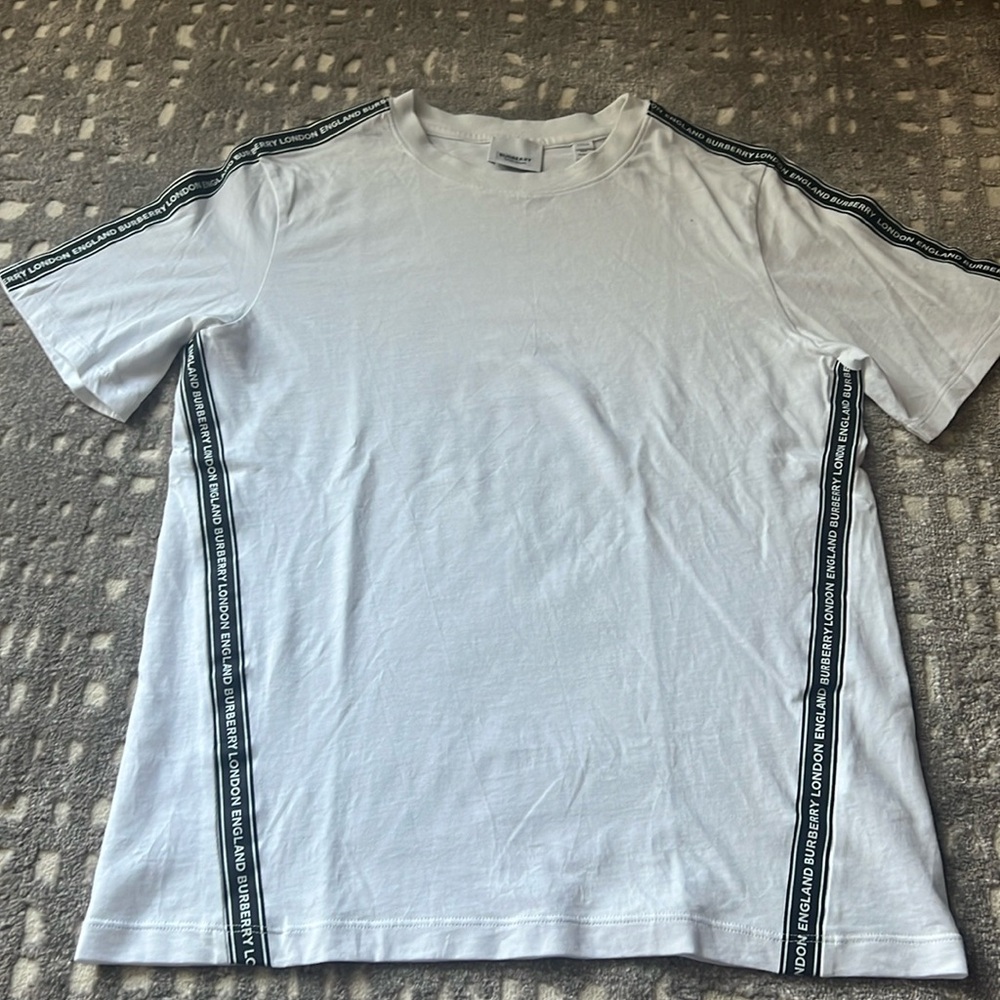 Kids Burberry t-shirt size 14(kids large)
